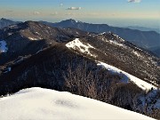 61 Vista sul percorso di salita con Pizzo Cerro a dx e Canto Alto a sx